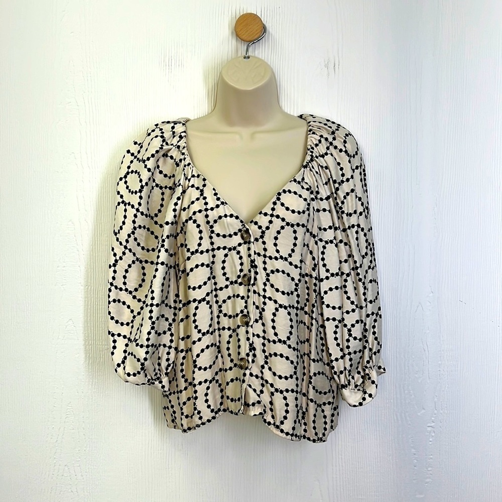 H&M - Black And Ivory Design V Neck Button Down Puff Sleeves Top Size XXS